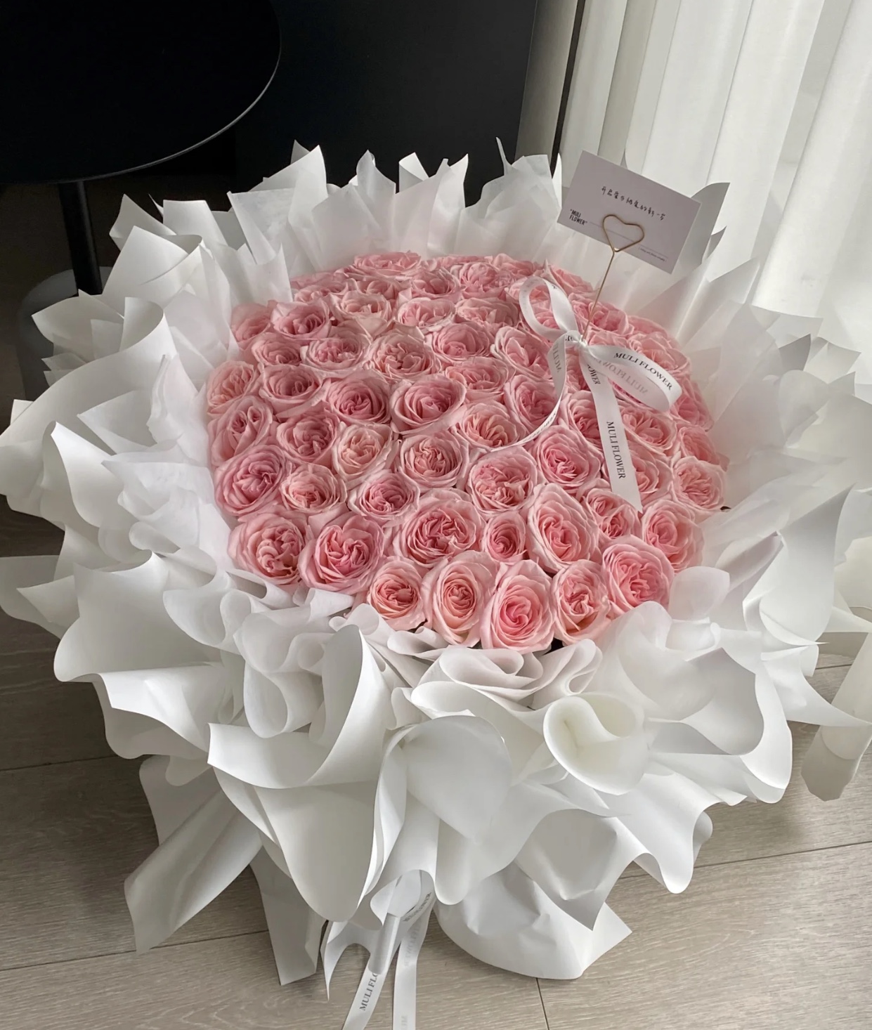 52朵粉荔枝花束